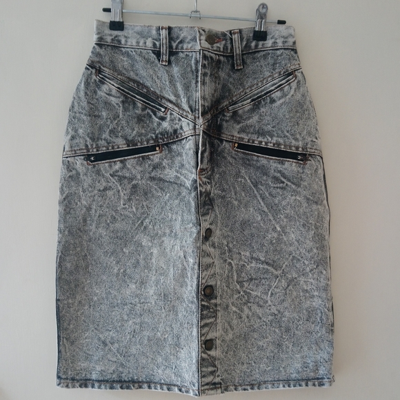Lee Dresses & Skirts - Lee denim vintage, retro acid wash denim skirt 11W
